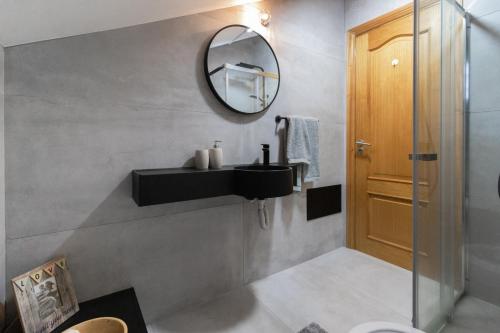 Et badeværelse på Villa Machico Valley Flat 2