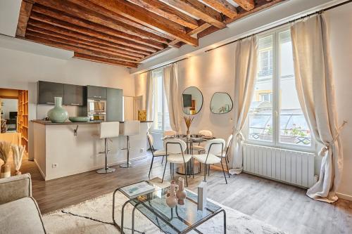 Apartment center of Paris by Studio prestige