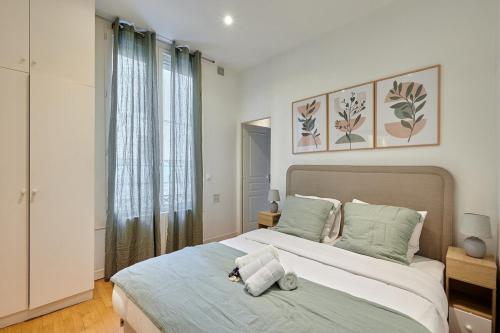 Apartment center of Paris by Studio prestige