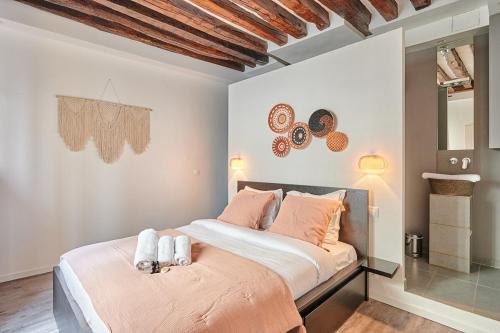 Apartment center of Paris by Studio prestige