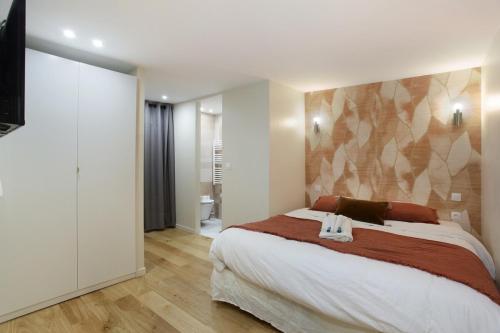 Apartment center of Paris by Studio prestige