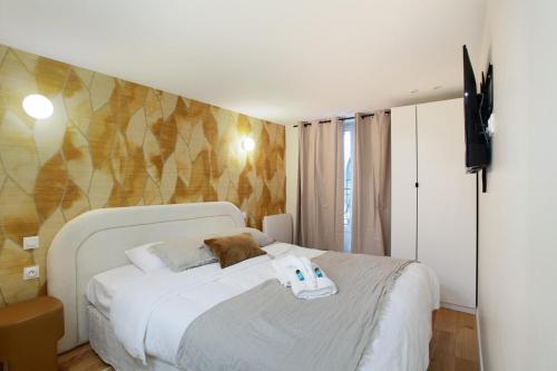 Apartment center of Paris by Studio prestige