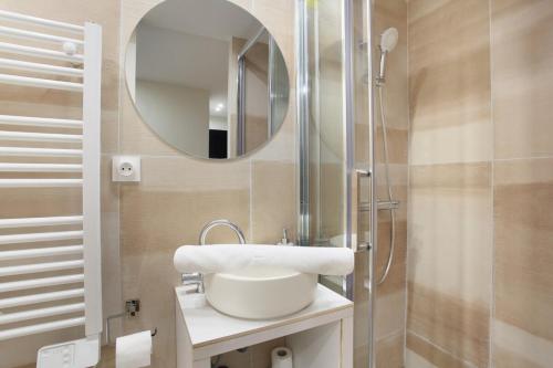 Apartment center of Paris by Studio prestige