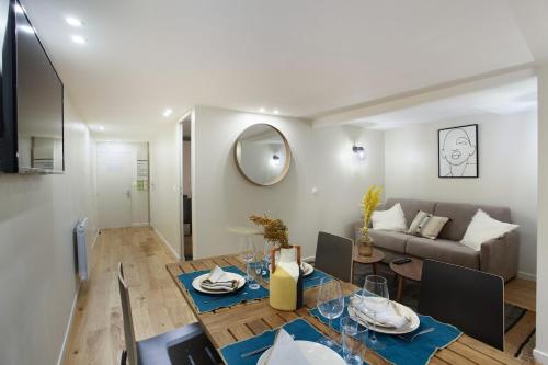 Apartment center of Paris by Studio prestige