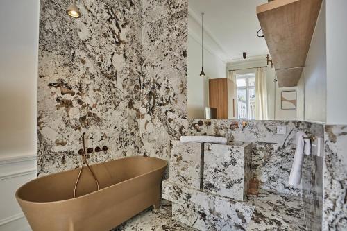 Apartment Opera Vendome by Studio Prestige