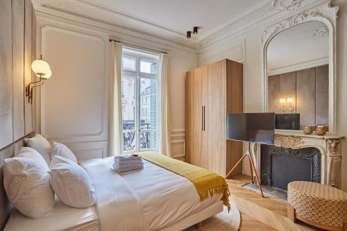 Apartment Opera Vendome by Studio Prestige