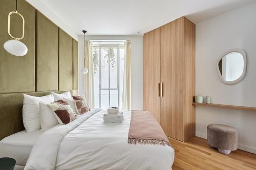 Exceptional 3 bedrooms Apartment Heart of Paris By Studio Prestige