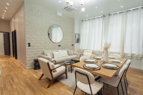 Apartment Center of Paris by Studio prestige