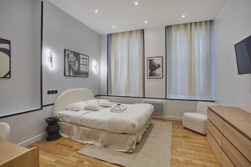 Apartment Center of Paris by Studio prestige