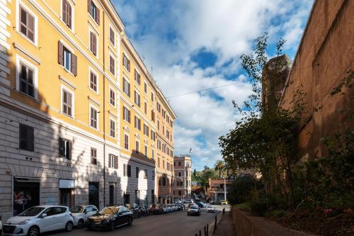 GuestHost - Alla Scala Santa Apartment