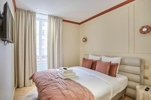 Apartment 3 bedrooms Center of Paris by Studio Prestige