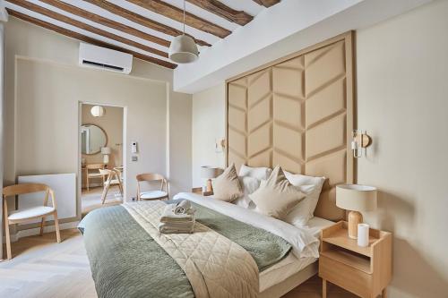 Apartment Center of Paris by Studio prestige