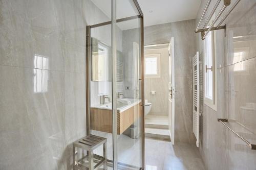 Apartment Center of Paris by Studio prestige