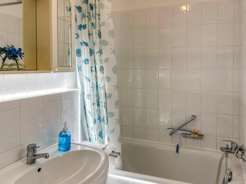 Et badeværelse på Exclusive Stay Augsburg 4 Minuten zur Messe