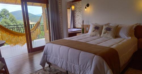 سرير أو أسرّة في غرفة في Pousada Vista do Céu