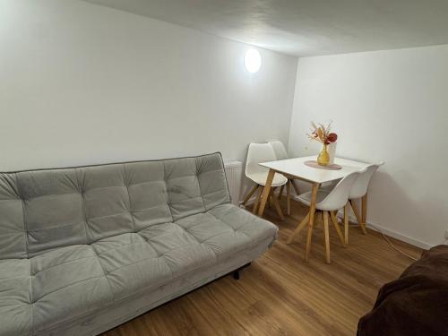 Χώρος καθιστικού στο Friends Corner Kitchen Studio