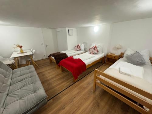 Ένα ή περισσότερα κρεβάτια σε δωμάτιο στο Friends Corner Kitchen Studio