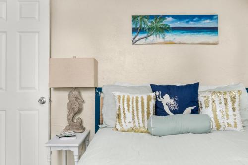 Ένα ή περισσότερα κρεβάτια σε δωμάτιο στο Walk 2 Beach Corporate Families Pets OK