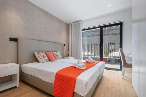 Apartamento Moderno T2 com Pátios e Acesso a Piscina