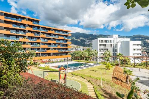 Apartamento Moderno T2 com Pátios e Acesso a Piscina