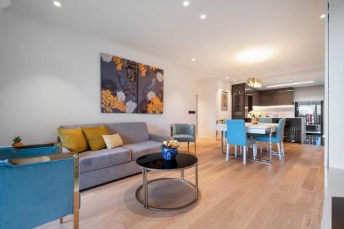 Apartamento Moderno T2 com Pátios e Acesso a Piscina