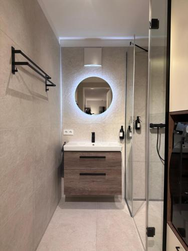 Ένα μπάνιο στο Design City Apartment I Zentrum I Garage I Dachterrasse I Waschtrockner