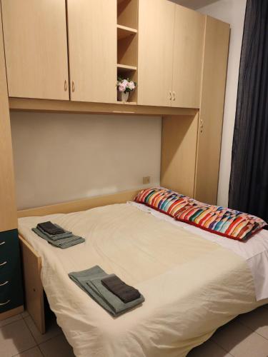 a bed with towels on it in a room at Casa PALLINA FIDENZA in Fidenza