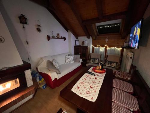 تلفاز و/أو أجهزة ترفيهية في La casa del Cucù al Ravascletto, 900mt from cable car