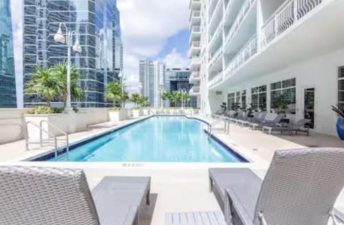 Brickell Luxe - Best Balcony - 32nd Fl - Luxe Waterfront & City Views - Furnished Balcony - Walk-Water-WiFi photo 60