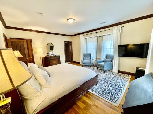 TV a/nebo společenská místnost v ubytování Dartmouth House