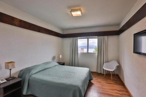 En eller flere senge i et værelse på Hotel Bariloche Ski