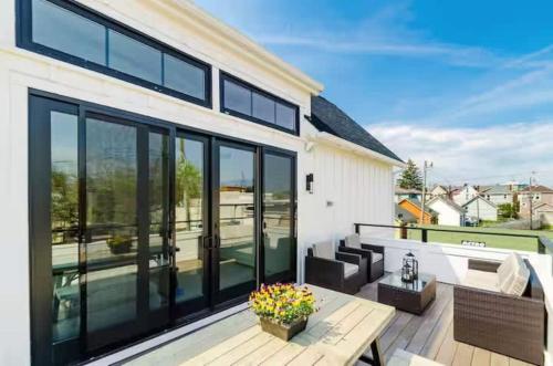 Balkón nebo terasa v ubytování Jungle House Luxury Homes - Columbus Downtown Short North - Near Convention Center & Nationwide Arena - Sleeps up to 16 - Free Parking - Over 5,800 Five Stars