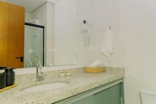 Køkken eller tekøkken på Studio completo c piscina, Wi-Fi e boa localização