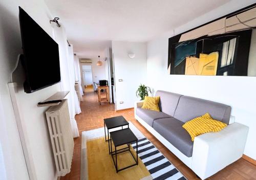 Μια τηλεόραση ή/και κέντρο ψυχαγωγίας στο Dimora Porta Nuova - Sostify