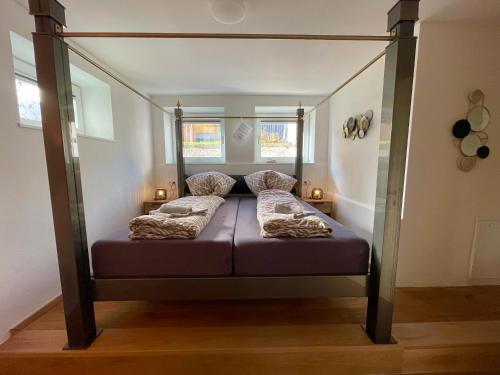 Postel nebo postele na pokoji v ubytování Mitzis Stubn Apartments - pets no extra cost - Bad Goisern - 24-hour self check-in