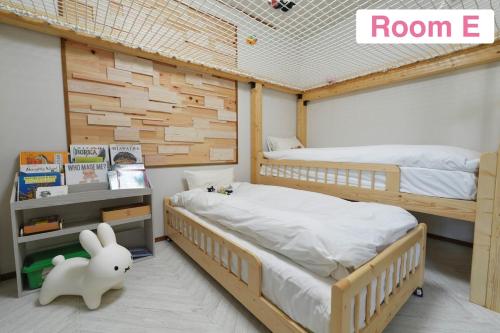 New Open! Shinjuku 5 bedrooms 3 bathrooms Large Villa 2000 sq ft, kids play room, max 16ppl, 4min train to Shinjuku - Magnolia Hotel Shinjuku