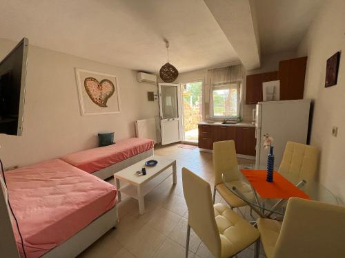 Χώρος καθιστικού στο Orange House