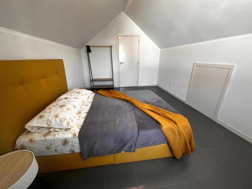 Ένα ή περισσότερα κρεβάτια σε δωμάτιο στο Renovated Historic House T2