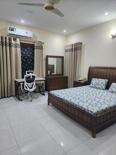 Postel nebo postele na pokoji v ubytování Mehran House