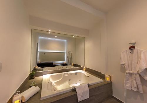 Koupelna v ubytování Mesón de la Luna Hotel & Spa