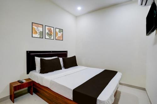 Ένα ή περισσότερα κρεβάτια σε δωμάτιο στο Hotel O Elegance Inn