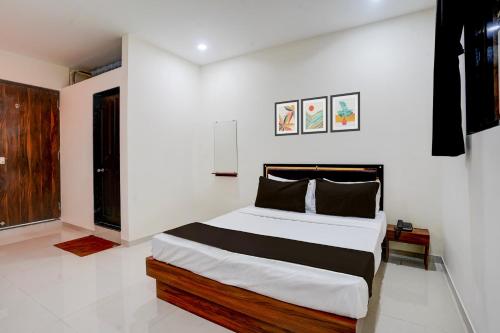 Ένα ή περισσότερα κρεβάτια σε δωμάτιο στο Hotel O Elegance Inn