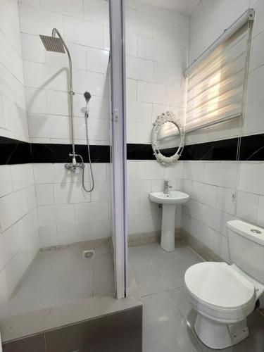 Ένα μπάνιο στο Swanky Spaces