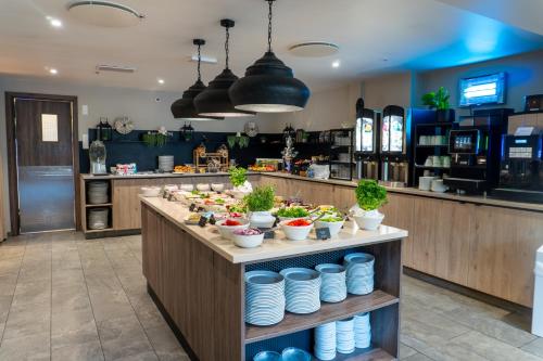 Comida en o cerca de este hotel