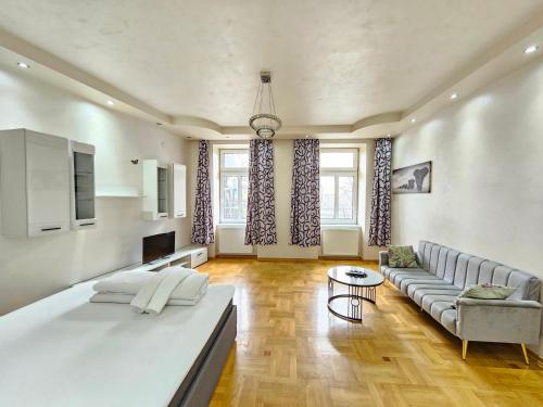 Телевизор и/или развлекательный центр в Schönbrunn Apartments