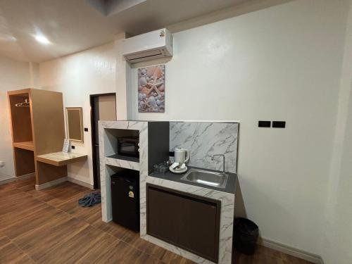 Φωτογραφία από το άλμπουμ του The Holiday Garden View σε Phra Ae beach