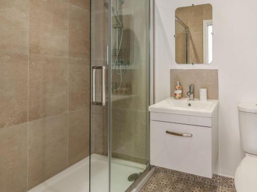 Et badeværelse på 5 Bed in Margate 86551