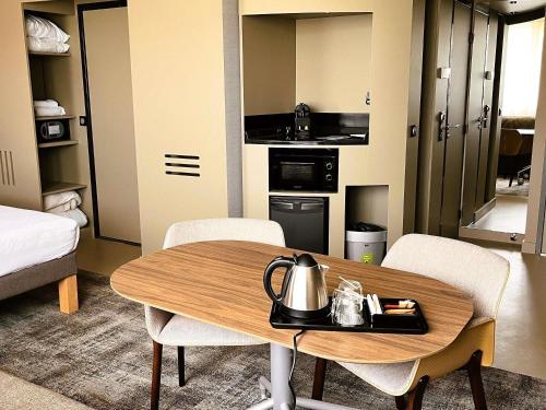 Η κουζίνα ή μικρή κουζίνα στο Novotel Suites Clermont Ferrand Polydome