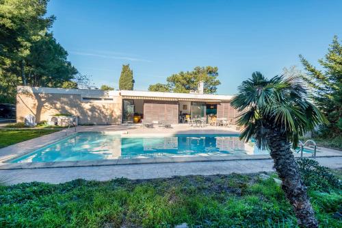 Architect villa pool & peaceful garden