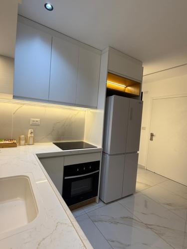 Η κουζίνα ή μικρή κουζίνα στο אחוזת תכשיט